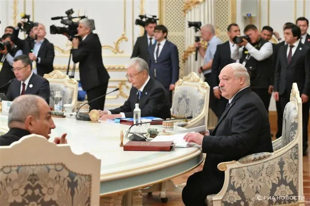 Лукашенко призывает глав СНГ к совместному укреплению экономического потенциала региона