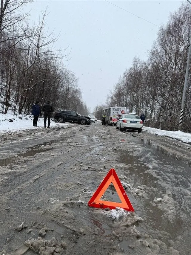В Петрозаводске четырёх пострадавших госпитализировали после столкновения с автобусом