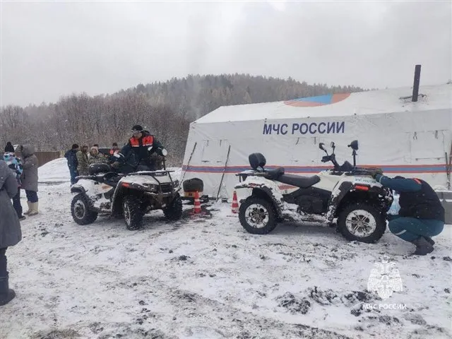 Спасатели Красноярска вновь приступили к розыску исчезнувшей семьи по поручению полиции