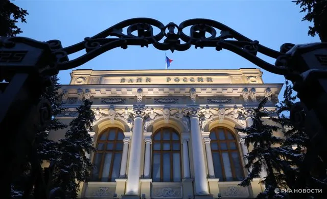 ЦБ сообщает - средняя верхняя ставка по вкладам в 10 ведущих банках упала до 18,4% годовых