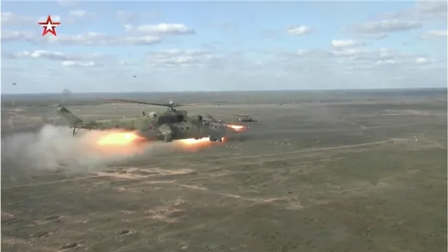 Военные России продемонстрировали белорусским коллегам захватывающий вертолетный «карусель» на совместных учениях