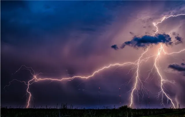 Digi 24 - В уезде Караш-Северин молния поразила двоих мужчин — один скончался на месте