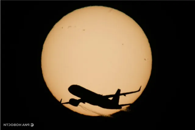 Аэропорт Тегерана продолжает работать без отмен рейсов несмотря на слухи о закрытии воздушного пространства