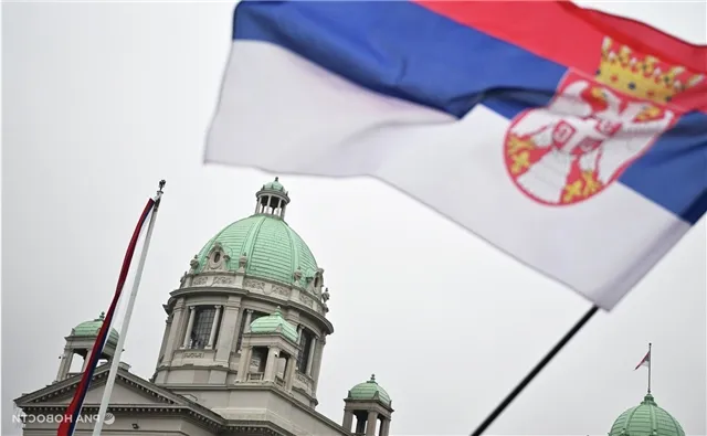 В Сербии врачи вышли на протест из-за вмешательства полиции в клиники