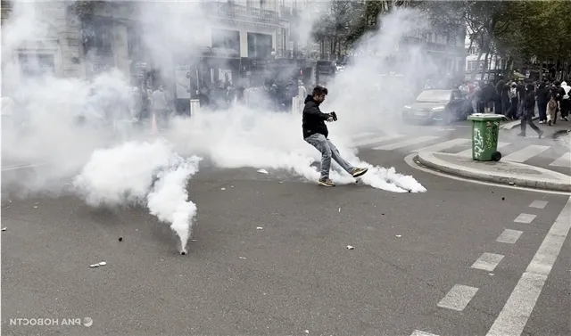 Французские митингующие перекрывают основные магистрали крупнейших городов страны