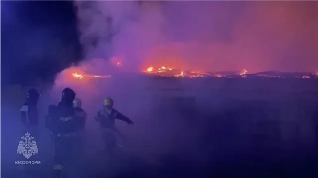 В Новой Москве, в Щербинке, оперативно ликвидировали возгорание на складе