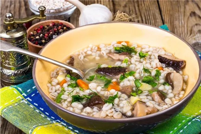 Как приготовить ароматный грибной суп с сушеными грибами и перловкой - полноценный рецепт