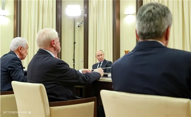 Путин в диалоге с главами фракций обратился к идеям Маркса, Энгельса и Ленина