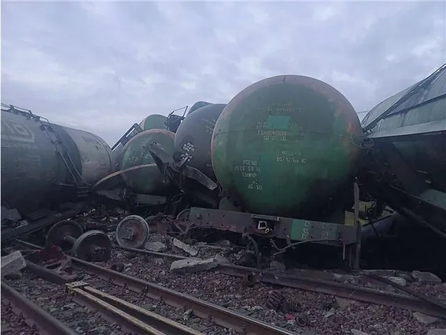 В Ленобласти после инцидента с тепловозом запустили автобусные рейсы