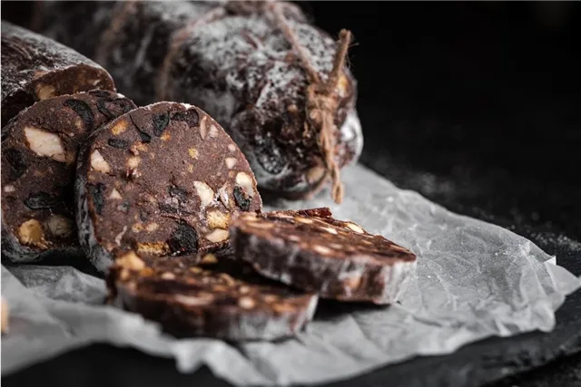 Нежный десерт - как приготовить сладкую колбаску своими руками