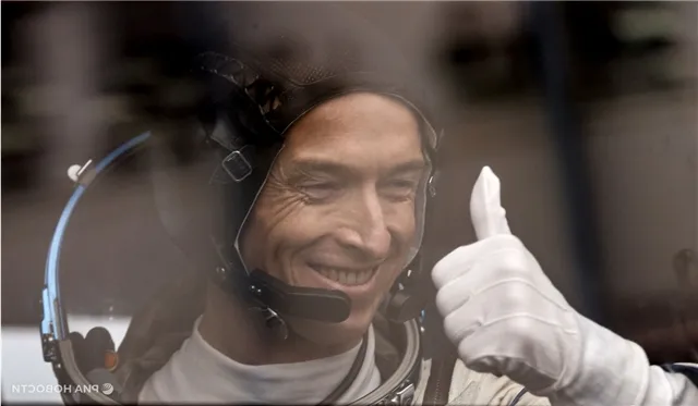 Космонавт Сергей Рыжиков стал новым руководителем экипажа МКС, сменив астронавта Такуя Ониши