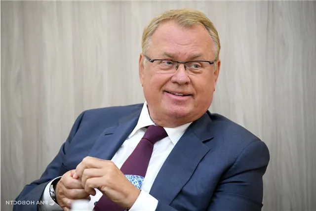 Глава ВТБ Костин выступил за быстрое снижение ключевой ставки