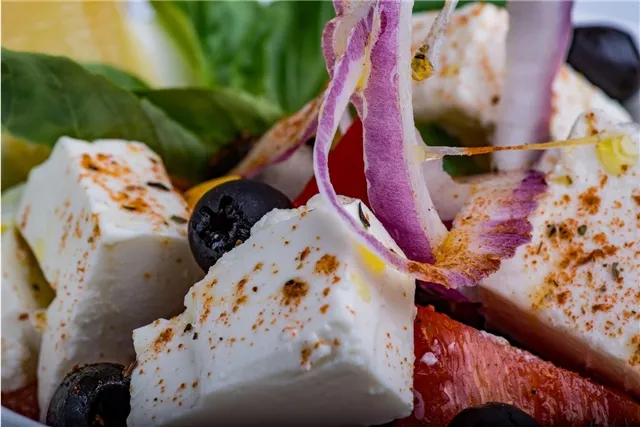 Как приготовить аутентичный греческий салат с ароматной брынзой - пошаговый рецепт