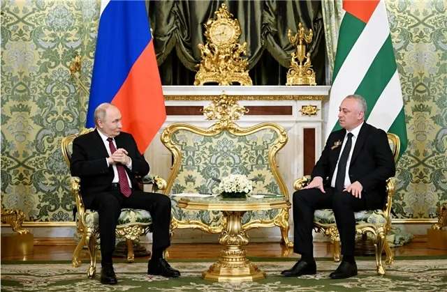 Путин отметил - Абхазский народ рассчитывает на эффективные решения президента Гунбы
