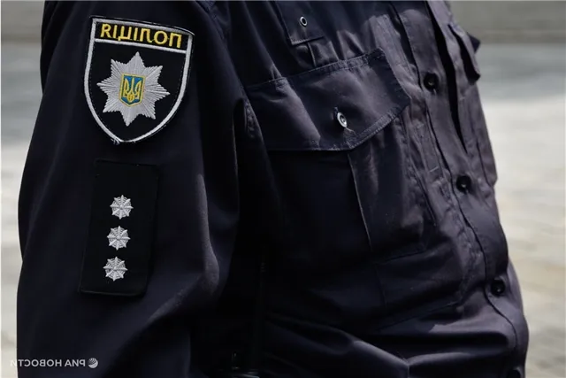 В Киеве у гостей книжного фестиваля конфисковали оружие и более сотни запрещённых предметов