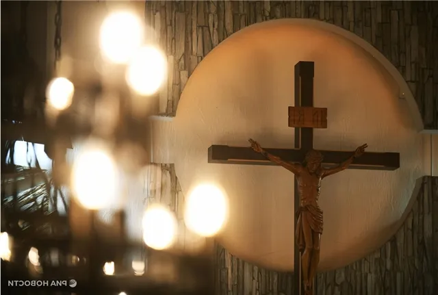 Agerpres - свыше 200 паломников в Румынии обратились за медицинской помощью из-за аномальной жары