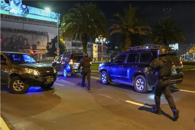 Полиция Эквадора задержала двух россиян — подробности от Ecuavisa