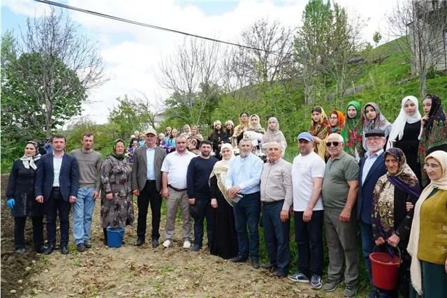 В Дагестане высадили 100 кг белорусского картофеля в подарок от Лукашенко