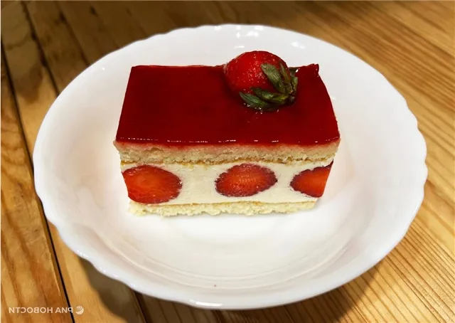 Клубничный торт - мягкий и вкусный рецепт для тёплых семейных посиделок за чашкой чая