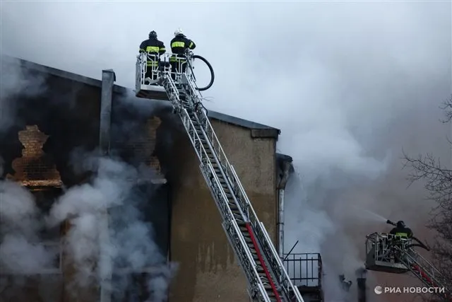 В Оренбургской области пожар вспыхнул в газовом цехе после попытки атаки беспилотника